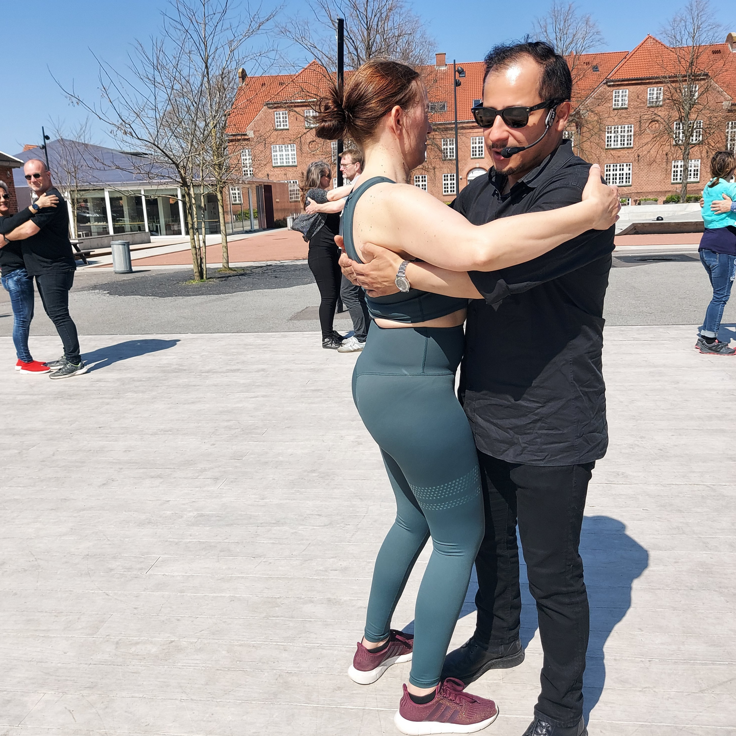 Workshop: SALSA Crossbody 3 X for Cubanere Fernando og Josefine